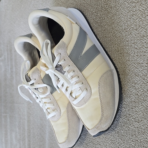 Kizik Other - Kizik Milan Nylon And Suede Mist Gray and Cream Unisex Sneakers - Size 10.5 Mens